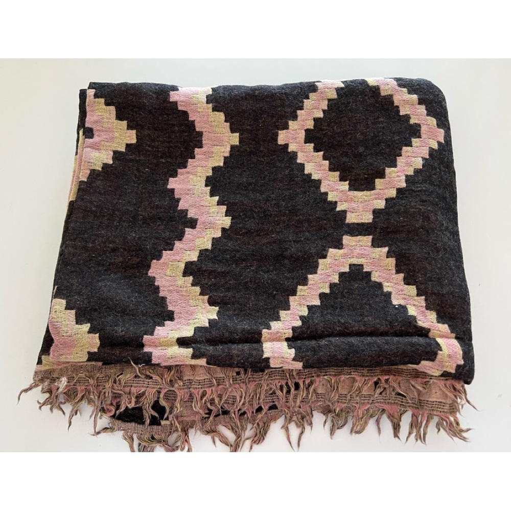 Aritzia Wilfred Diamond Mosaic Blanket Scarf